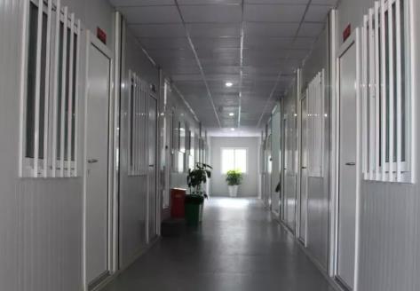 濟(jì)南歷城區(qū)荷花路建筑工地臨時住人移動板房
