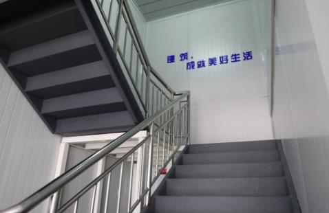 濟(jì)南歷城區(qū)荷花路建筑工地臨時住人移動板房
